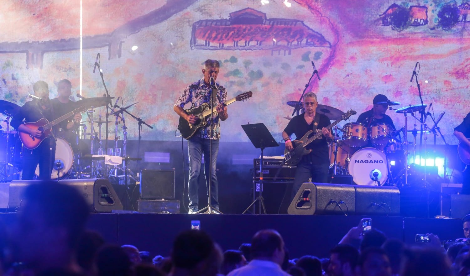 fagner cantando no show de aniversário de Fortaleza